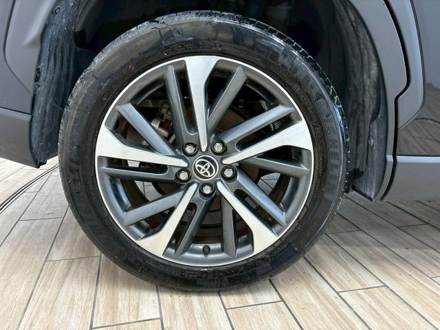 カローラクロス ハイブリッド Z 禁煙 パノラマルーフ ブラインドスポットモニター パワーシート シートヒーター CD/DVD再生 電動リアゲート コーナーセンサー 軽減ブレーキ レーンキープ 追従クルーズコントロール スマートキー(25枚目)