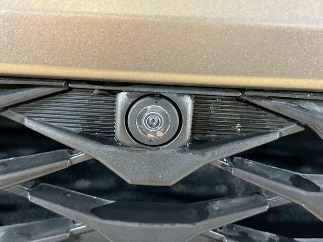 カローラクロス ハイブリッド Z 禁煙 パノラマルーフ ブラインドスポットモニター パワーシート シートヒーター CD/DVD再生 電動リアゲート コーナーセンサー 軽減ブレーキ レーンキープ 追従クルーズコントロール スマートキー(31枚目)