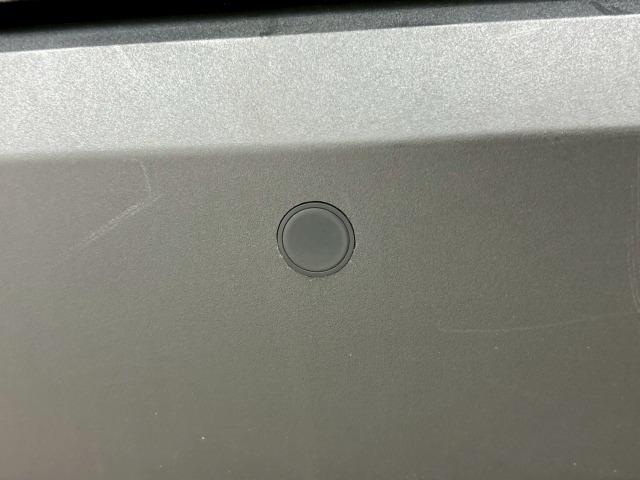 カローラクロス ハイブリッド Z 禁煙 パノラマルーフ ブラインドスポットモニター パワーシート シートヒーター CD/DVD再生 電動リアゲート コーナーセンサー 軽減ブレーキ レーンキープ 追従クルーズコントロール スマートキー(32枚目)