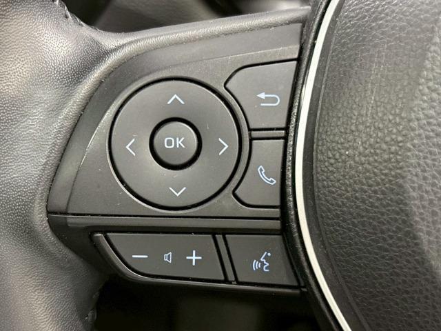 カローラクロス ハイブリッド Z 禁煙 パノラマルーフ ブラインドスポットモニター パワーシート シートヒーター CD/DVD再生 電動リアゲート コーナーセンサー 軽減ブレーキ レーンキープ 追従クルーズコントロール スマートキー(37枚目)