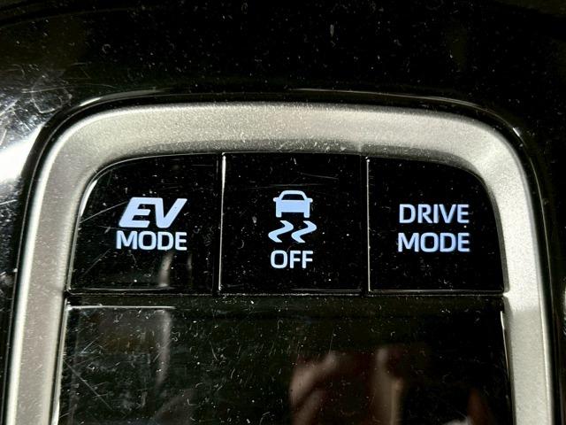 カローラクロス ハイブリッド Z 禁煙 パノラマルーフ ブラインドスポットモニター パワーシート シートヒーター CD/DVD再生 電動リアゲート コーナーセンサー 軽減ブレーキ レーンキープ 追従クルーズコントロール スマートキー(49枚目)