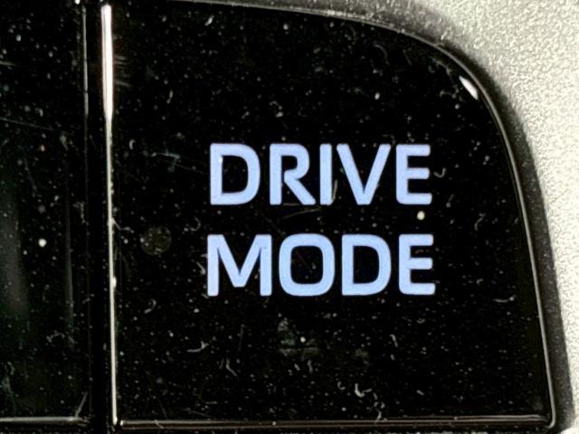 カローラクロス ハイブリッド Z 禁煙 パノラマルーフ ブラインドスポットモニター パワーシート シートヒーター CD/DVD再生 電動リアゲート コーナーセンサー 軽減ブレーキ レーンキープ 追従クルーズコントロール スマートキー(52枚目)