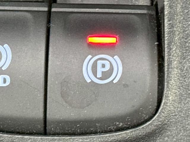 カローラクロス ハイブリッド Z 禁煙 パノラマルーフ ブラインドスポットモニター パワーシート シートヒーター CD/DVD再生 電動リアゲート コーナーセンサー 軽減ブレーキ レーンキープ 追従クルーズコントロール スマートキー(55枚目)