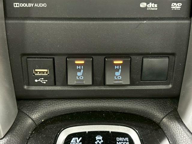 カローラクロス ハイブリッド Z 禁煙 パノラマルーフ ブラインドスポットモニター パワーシート シートヒーター CD/DVD再生 電動リアゲート コーナーセンサー 軽減ブレーキ レーンキープ 追従クルーズコントロール スマートキー(57枚目)