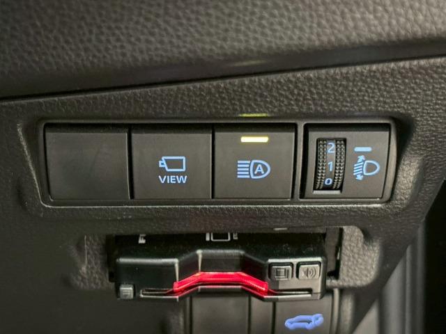 カローラクロス ハイブリッド Z 禁煙 パノラマルーフ ブラインドスポットモニター パワーシート シートヒーター CD/DVD再生 電動リアゲート コーナーセンサー 軽減ブレーキ レーンキープ 追従クルーズコントロール スマートキー(59枚目)