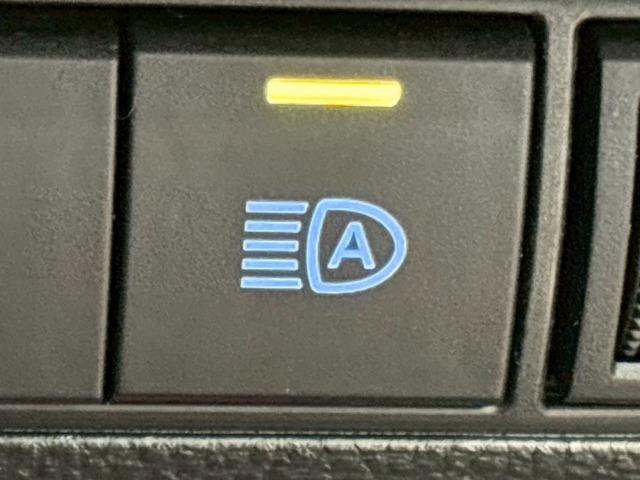 カローラクロス ハイブリッド Z 禁煙 パノラマルーフ ブラインドスポットモニター パワーシート シートヒーター CD/DVD再生 電動リアゲート コーナーセンサー 軽減ブレーキ レーンキープ 追従クルーズコントロール スマートキー(60枚目)