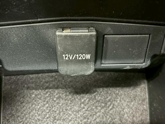 カローラクロス ハイブリッド Z 禁煙 パノラマルーフ ブラインドスポットモニター パワーシート シートヒーター CD/DVD再生 電動リアゲート コーナーセンサー 軽減ブレーキ レーンキープ 追従クルーズコントロール スマートキー(64枚目)