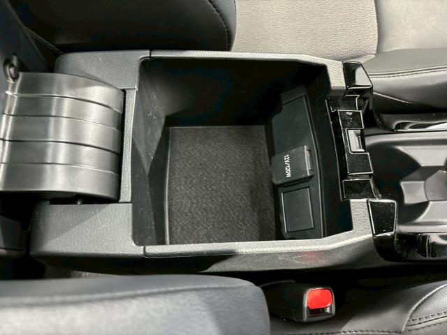 カローラクロス ハイブリッド Z 禁煙 パノラマルーフ ブラインドスポットモニター パワーシート シートヒーター CD/DVD再生 電動リアゲート コーナーセンサー 軽減ブレーキ レーンキープ 追従クルーズコントロール スマートキー(65枚目)