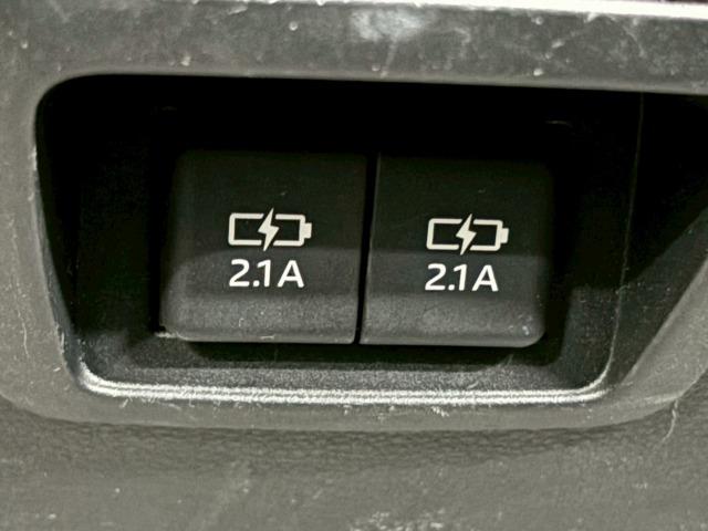 カローラクロス ハイブリッド Z 禁煙 パノラマルーフ ブラインドスポットモニター パワーシート シートヒーター CD/DVD再生 電動リアゲート コーナーセンサー 軽減ブレーキ レーンキープ 追従クルーズコントロール スマートキー(66枚目)