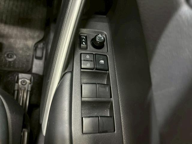 カローラクロス ハイブリッド Z 禁煙 パノラマルーフ ブラインドスポットモニター パワーシート シートヒーター CD/DVD再生 電動リアゲート コーナーセンサー 軽減ブレーキ レーンキープ 追従クルーズコントロール スマートキー(68枚目)