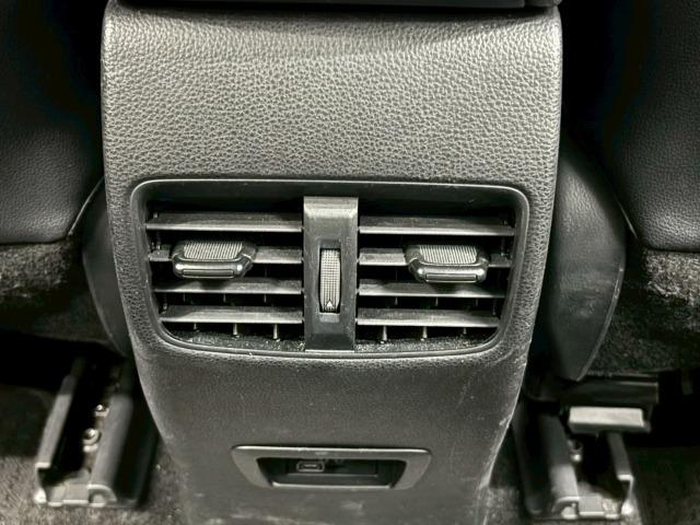 カローラクロス ハイブリッド Z 禁煙 パノラマルーフ ブラインドスポットモニター パワーシート シートヒーター CD/DVD再生 電動リアゲート コーナーセンサー 軽減ブレーキ レーンキープ 追従クルーズコントロール スマートキー(69枚目)