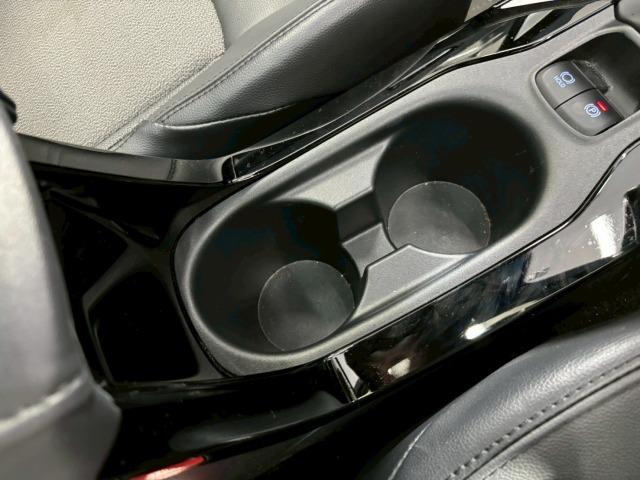 カローラクロス ハイブリッド Z 禁煙 パノラマルーフ ブラインドスポットモニター パワーシート シートヒーター CD/DVD再生 電動リアゲート コーナーセンサー 軽減ブレーキ レーンキープ 追従クルーズコントロール スマートキー(71枚目)