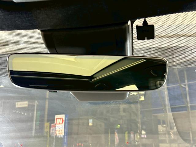 カローラクロス ハイブリッド Z 禁煙 パノラマルーフ ブラインドスポットモニター パワーシート シートヒーター CD/DVD再生 電動リアゲート コーナーセンサー 軽減ブレーキ レーンキープ 追従クルーズコントロール スマートキー(72枚目)