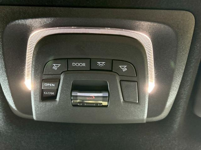 カローラクロス ハイブリッド Z 禁煙 パノラマルーフ ブラインドスポットモニター パワーシート シートヒーター CD/DVD再生 電動リアゲート コーナーセンサー 軽減ブレーキ レーンキープ 追従クルーズコントロール スマートキー(73枚目)