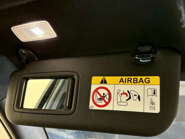 カローラクロス ハイブリッド Z 禁煙 パノラマルーフ ブラインドスポットモニター パワーシート シートヒーター CD/DVD再生 電動リアゲート コーナーセンサー 軽減ブレーキ レーンキープ 追従クルーズコントロール スマートキー(74枚目)