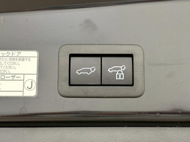 カローラクロス ハイブリッド Z 禁煙 パノラマルーフ ブラインドスポットモニター パワーシート シートヒーター CD/DVD再生 電動リアゲート コーナーセンサー 軽減ブレーキ レーンキープ 追従クルーズコントロール スマートキー(77枚目)