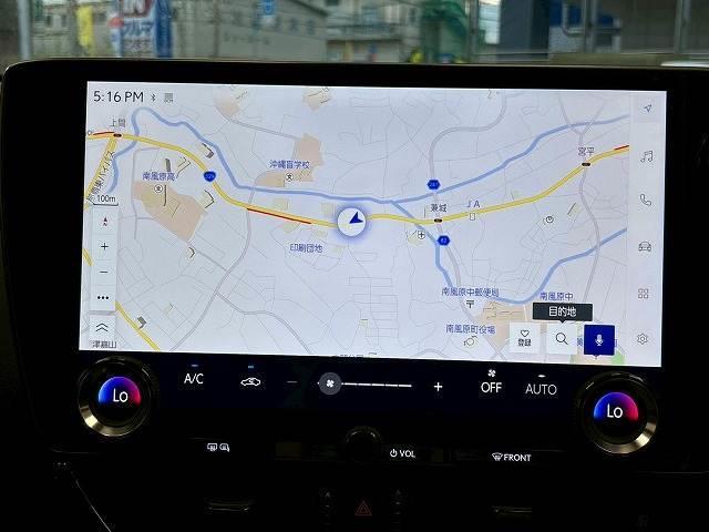 【純正ナビ】一体感のあるナビは、高級感ある車内を演出してくれます。Ｂｌｕｅｔｏｏｔｈ再生などオーディオ機能も充実しておりますので、運転もより楽しめます♪