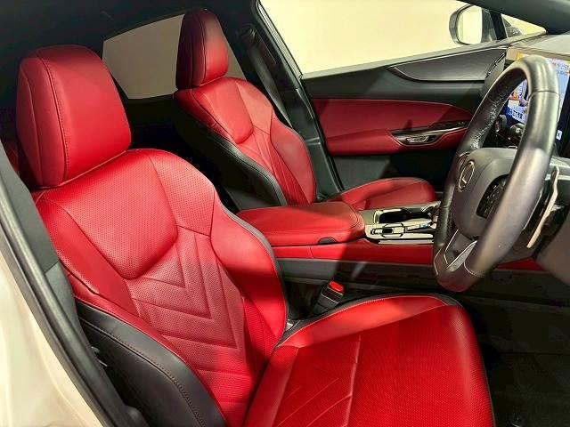 【フロントシート】破れ・へたりも少なく、ご覧の通りきれいな状態を維持しております。また、室内クリーニング・コーティングもご用命いただけます。