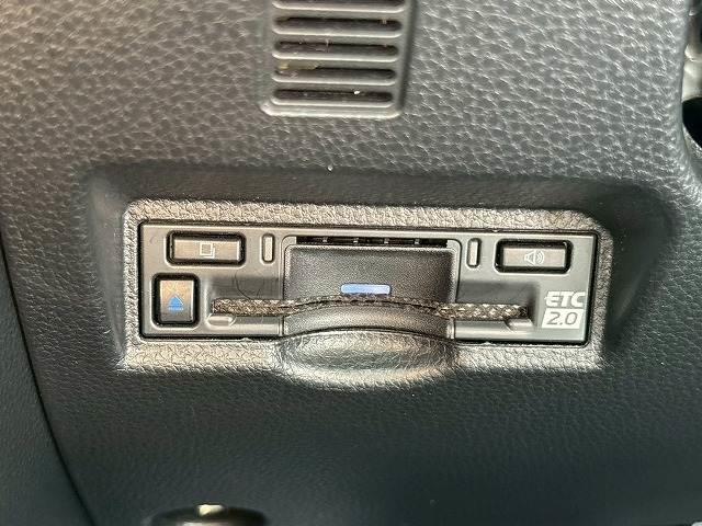 【ＥＴＣ車載器】を装備しておりますので、ご納車直後からの遠距離ドライブも可能です。土日の利用料金の割引や、朝夕の通行料金を割引料金で高速道路をお楽しみいただけます。