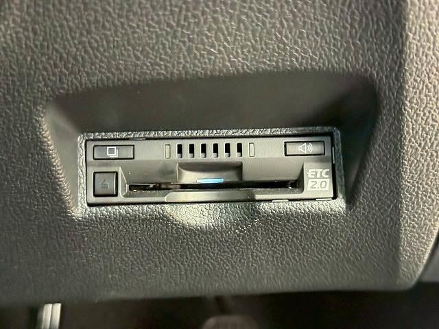 【ＥＴＣ車載器】を装備しておりますので、ご納車直後からの遠距離ドライブも可能です。土日の利用料金の割引や、朝夕の通行料金を割引料金で高速道路をお楽しみいただけます。