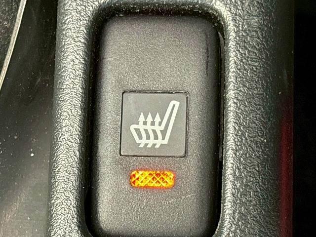 【シートヒーター】冬場はエアコンの温度設定を低めにでき、身体の芯からポカポカになります。