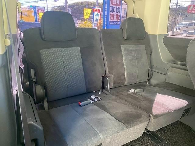 【サードシート】大人も座れる３列シート。畳めばフラットになりＳＵＶでは希少な３列シートです。