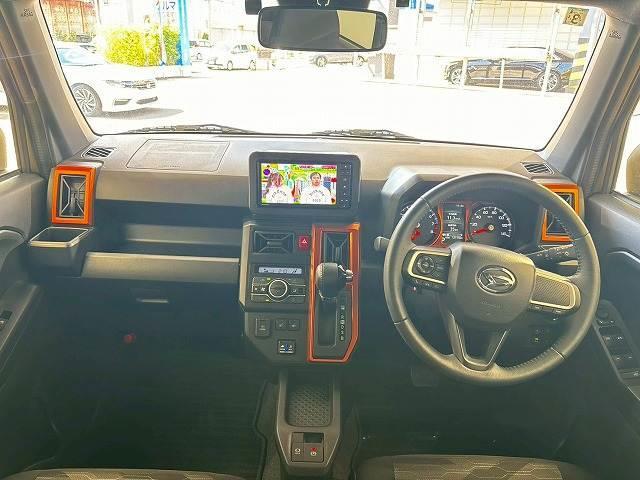 アイポイントも高く見渡しの良い視界を確保しています。長距離のドライブでも疲れにくく快適に運転できます。