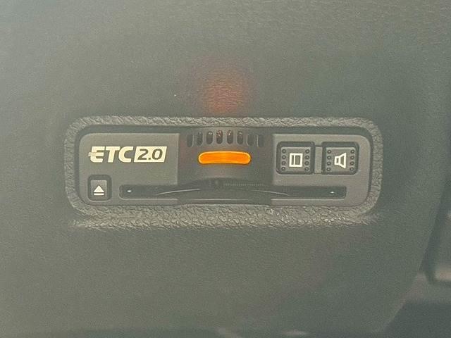 【ＥＴＣ車載器】を装備しておりますので、ご納車直後からの遠距離ドライブも可能です。土日の利用料金の割引や、朝夕の通行料金を割引料金で高速道路をお楽しみいただけます。