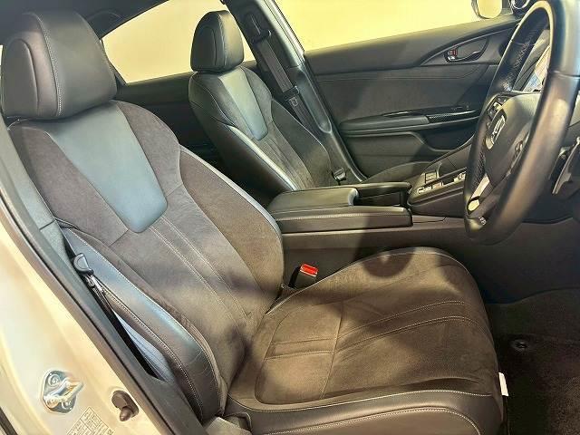 【フロントシート】破れ・へたりも少なく、ご覧の通りきれいな状態を維持しております。また、室内クリーニング・コーティングもご用命いただけます。