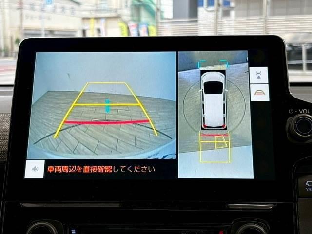 【パノラミックビューモニター】専用のカメラにより、上から見下ろしたような視点で３６０度クルマの周囲を確認することができます☆死角部分も確認しやすく、狭い場所での切り返しや駐車もスムーズに行えます。