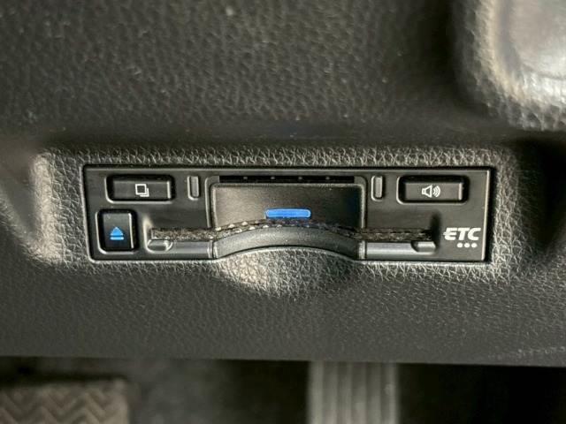 【ビルトインＥＴＣ】で高速道路もスムーズに乗り降り可能で、ご納車直後からの遠距離ドライブも可能です。
