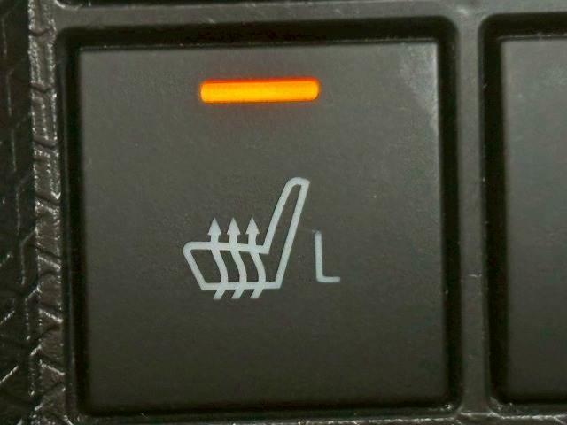 【シートヒーター】冬場はエアコンの温度設定を低めにでき、身体の芯からポカポカになります。