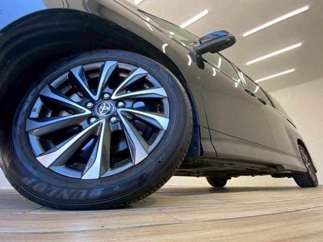 【純正アルミホイール】を装備しております。バランスのとれたアルミホイールは高速走行も安定性が高くなっております。