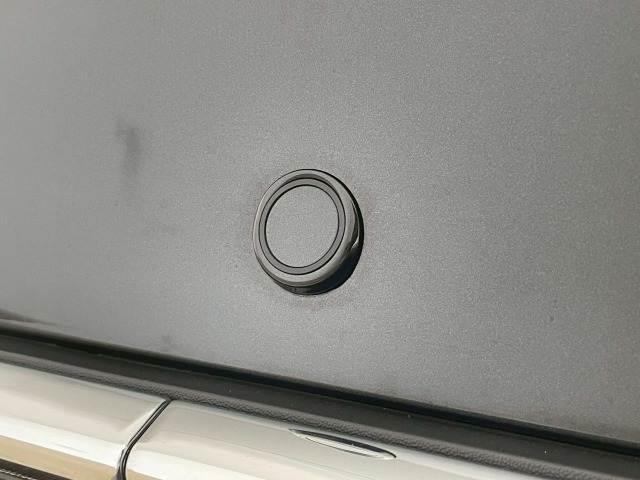 【コーナーセンサー】障害物との接近や距離を音やディスプレイ等で警告します。不慣れな駐車や安全を守ります。