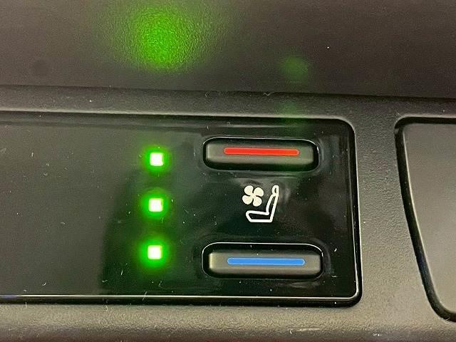 【シートヒーター＆シートクーラー】高級車にふさわしい快適装備で、夏場は座面から涼しい風が、冬場は身体の芯からポカポカになりますね。