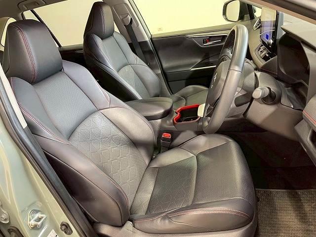 【フロントシート】破れ・へたりも少なく、ご覧の通りきれいな状態を維持しております。また、室内クリーニング・コーティングもご用命いただけます。