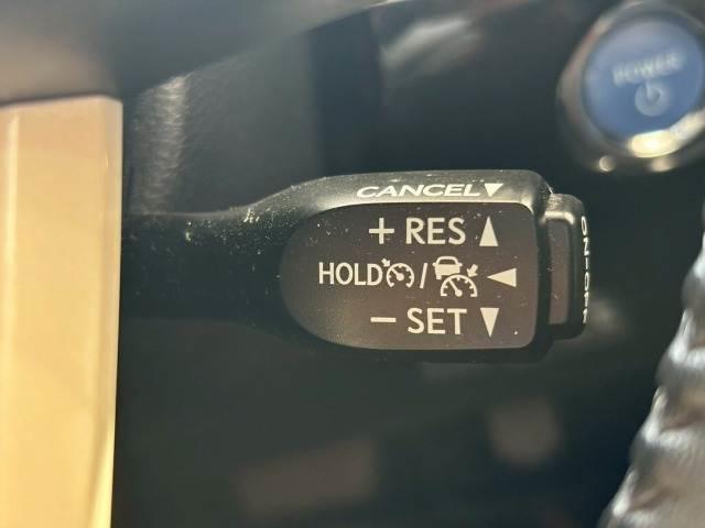 プリウス Ａツーリングセレクション　トヨタセーフティセンス　ブラインドスポットモニター　ヘッドアップディスプレイ　追従クルーズコントロール　駐車支援　ＡＣ１００Ｖ　シートヒーター　クリアランスソナー　オートマチックハイビーム　ＥＴＣ（8枚目）