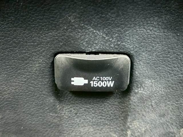 プリウス Ａツーリングセレクション　トヨタセーフティセンス　ブラインドスポットモニター　ヘッドアップディスプレイ　追従クルーズコントロール　駐車支援　ＡＣ１００Ｖ　シートヒーター　クリアランスソナー　オートマチックハイビーム　ＥＴＣ（9枚目）