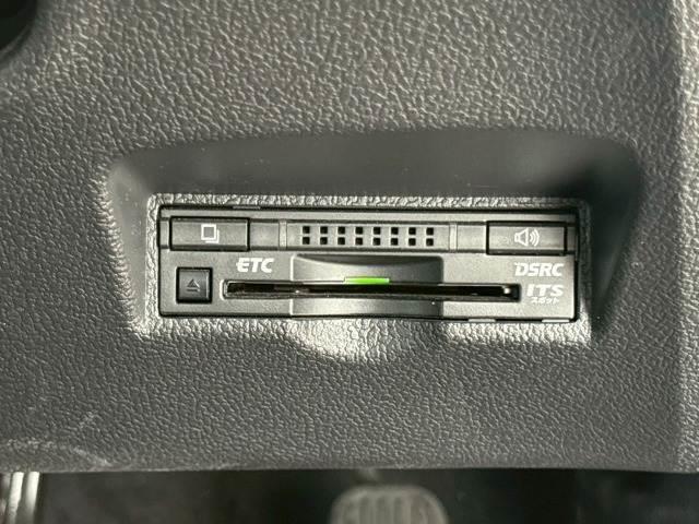 プリウス Ａツーリングセレクション　トヨタセーフティセンス　ブラインドスポットモニター　ヘッドアップディスプレイ　追従クルーズコントロール　駐車支援　ＡＣ１００Ｖ　シートヒーター　クリアランスソナー　オートマチックハイビーム　ＥＴＣ（11枚目）