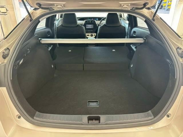 プリウス Ａツーリングセレクション　トヨタセーフティセンス　ブラインドスポットモニター　ヘッドアップディスプレイ　追従クルーズコントロール　駐車支援　ＡＣ１００Ｖ　シートヒーター　クリアランスソナー　オートマチックハイビーム　ＥＴＣ（14枚目）