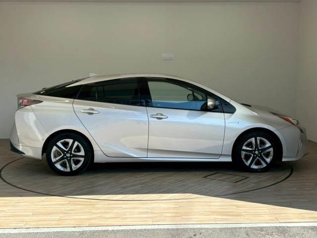 プリウス Ａツーリングセレクション　トヨタセーフティセンス　ブラインドスポットモニター　ヘッドアップディスプレイ　追従クルーズコントロール　駐車支援　ＡＣ１００Ｖ　シートヒーター　クリアランスソナー　オートマチックハイビーム　ＥＴＣ（16枚目）