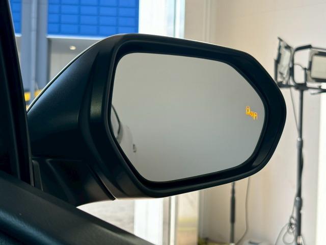 プリウス Ａツーリングセレクション　トヨタセーフティセンス　ブラインドスポットモニター　ヘッドアップディスプレイ　追従クルーズコントロール　駐車支援　ＡＣ１００Ｖ　シートヒーター　クリアランスソナー　オートマチックハイビーム　ＥＴＣ（28枚目）