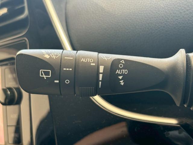 プリウス Ａツーリングセレクション　トヨタセーフティセンス　ブラインドスポットモニター　ヘッドアップディスプレイ　追従クルーズコントロール　駐車支援　ＡＣ１００Ｖ　シートヒーター　クリアランスソナー　オートマチックハイビーム　ＥＴＣ（43枚目）