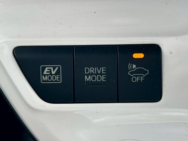 プリウス Ａツーリングセレクション　トヨタセーフティセンス　ブラインドスポットモニター　ヘッドアップディスプレイ　追従クルーズコントロール　駐車支援　ＡＣ１００Ｖ　シートヒーター　クリアランスソナー　オートマチックハイビーム　ＥＴＣ（52枚目）