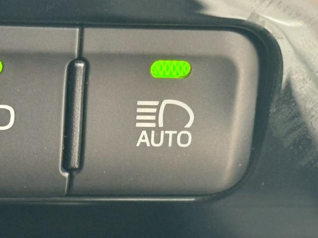 プリウス Ａツーリングセレクション　トヨタセーフティセンス　ブラインドスポットモニター　ヘッドアップディスプレイ　追従クルーズコントロール　駐車支援　ＡＣ１００Ｖ　シートヒーター　クリアランスソナー　オートマチックハイビーム　ＥＴＣ（61枚目）