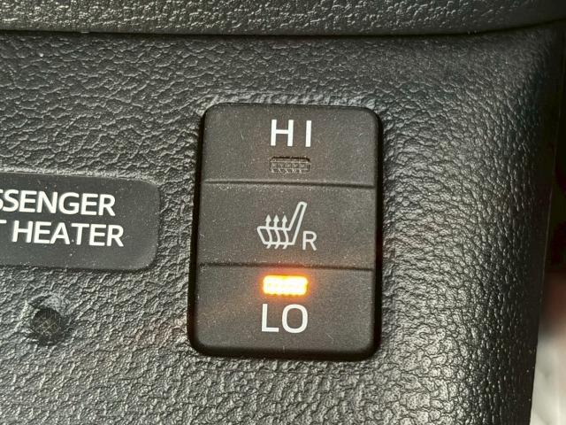 プリウス Ａツーリングセレクション　トヨタセーフティセンス　ブラインドスポットモニター　ヘッドアップディスプレイ　追従クルーズコントロール　駐車支援　ＡＣ１００Ｖ　シートヒーター　クリアランスソナー　オートマチックハイビーム　ＥＴＣ（63枚目）