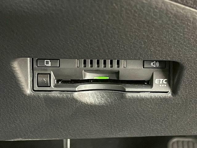 C-HR ハイブリッドG 全周囲カメラ ディスプレイオーディオ ブラインドスポットモニター 追従クルーズコントロール オートホールド シートヒーター 純正アルミホイール ETC Bluetooth LEDヘッドライト(9枚目)