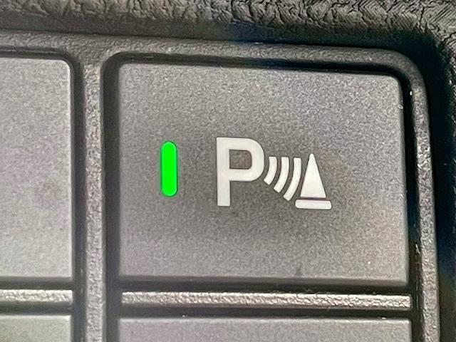 【コーナーセンサー】障害物との接近や距離を音やディスプレイ等で警告します。不慣れな駐車や安全を守ります。