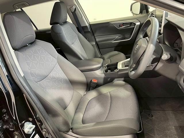【フロントシート】破れ・へたりも少なく、ご覧の通りきれいな状態を維持しております。また、室内クリーニング・コーティングもご用命いただけます。