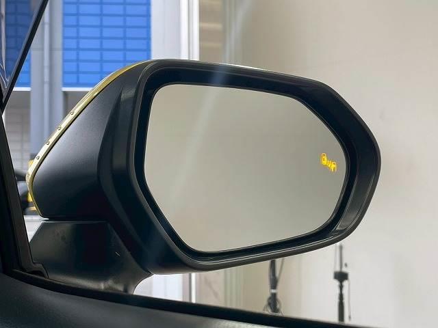 【ブラインドスポットモニター】車線変更時に後方から近づくお車をアラートしてくれます。